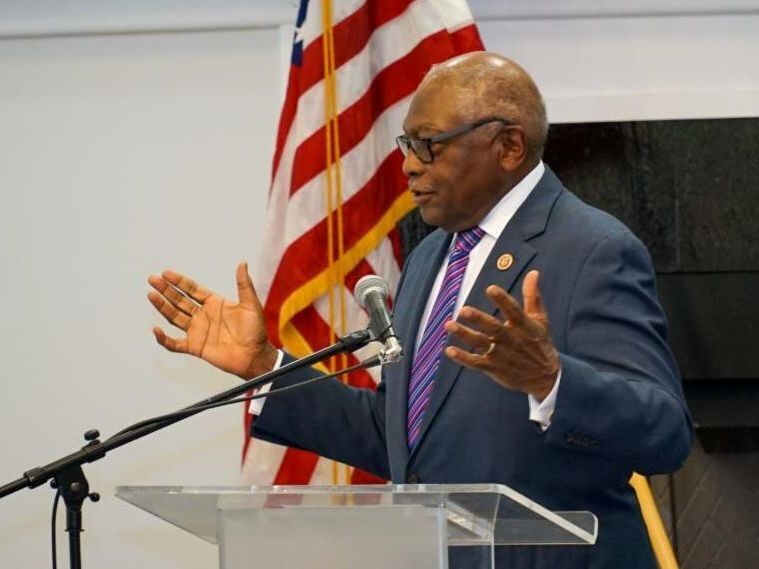 SC State students with U.S. Secretary of Education Cardona, Congressman Clyburn